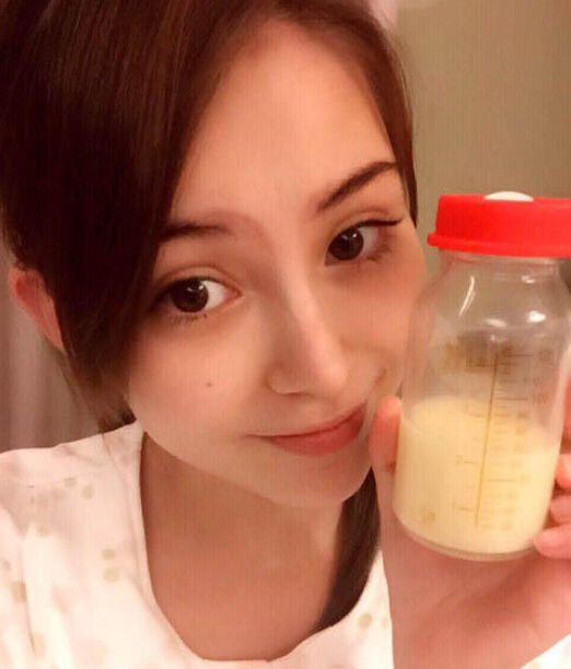 昆凌秀母乳