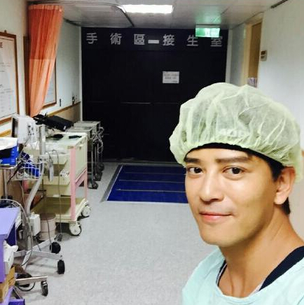 陈晓东嗮小女儿出生照 母女二人深情凝望超温馨