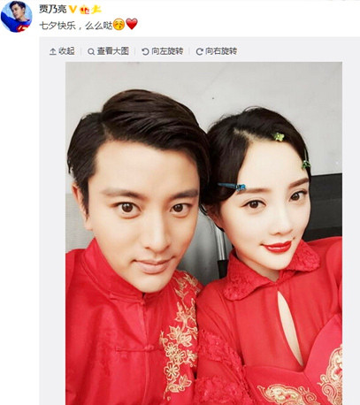 贾乃亮李小璐穿大红婚服秀恩爱 小甜馨霸气抢镜