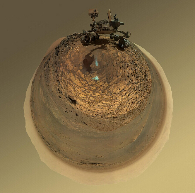 好奇号火星探测器低角度自拍萌照首度曝光