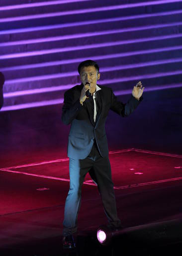 谢霆锋自曝当年演唱被嘘 陈伟霆证实与阿SA感情稳定