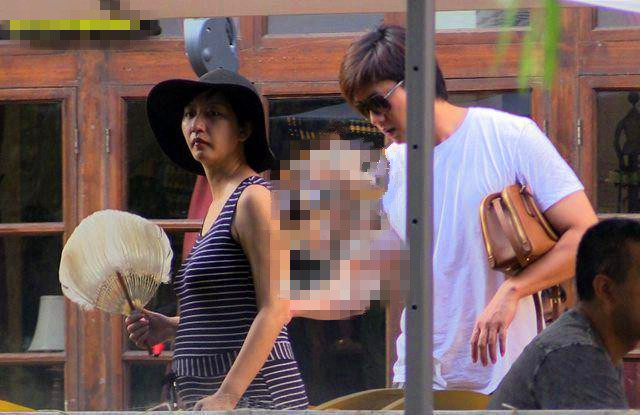 凌潇肃妻子唐一菲被曝怀孕6个月 挺着大肚看新房