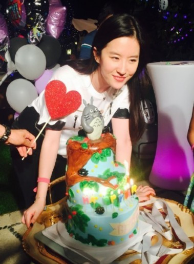 刘亦菲疑否认宋承宪求婚传闻：谣言止于智者