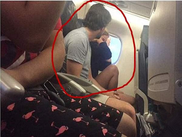 网友全程直播情侣飞机上闹分手
