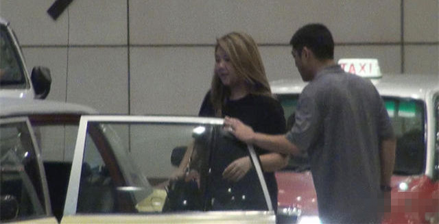 郑欣宜分手3个月疑有新欢 与胡须男甜蜜看电影