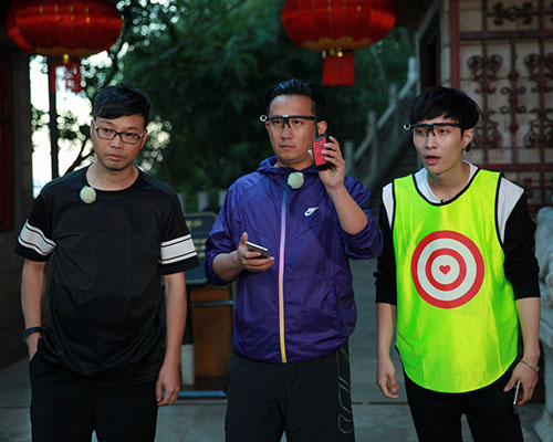 张艺兴与叶诗文互关 网友：指导下小鲜肉的泳姿