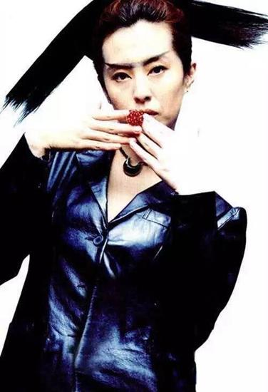 王祖贤杂志旧照造型雷人