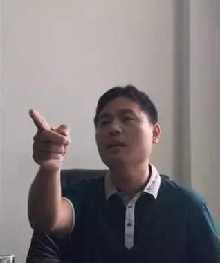 洛阳最牛城管局长辱骂殴打记者 因采访小区违建一事