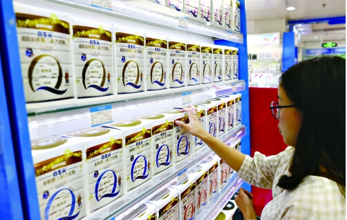 婴幼儿奶粉升至药品级别 配方改为注册制