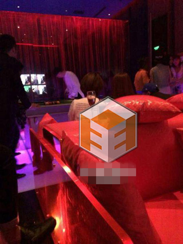 房祖名夜店寻欢美女相伴 “龙太子”复出大计或暂搁