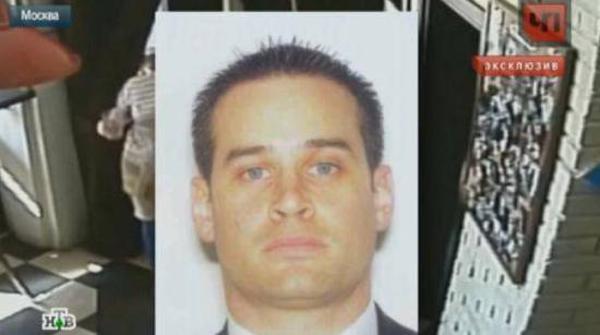 白人男秒变女黑人夫妻成闺蜜 揭美国间谍变装全过程
