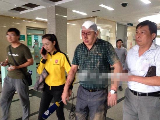 环保人员与记者执法中被10余暴徒群殴：这是我的地盘