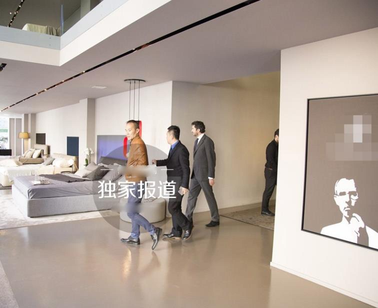 王石陪“媳妇”田朴珺米兰选婚床 或年底举行婚礼