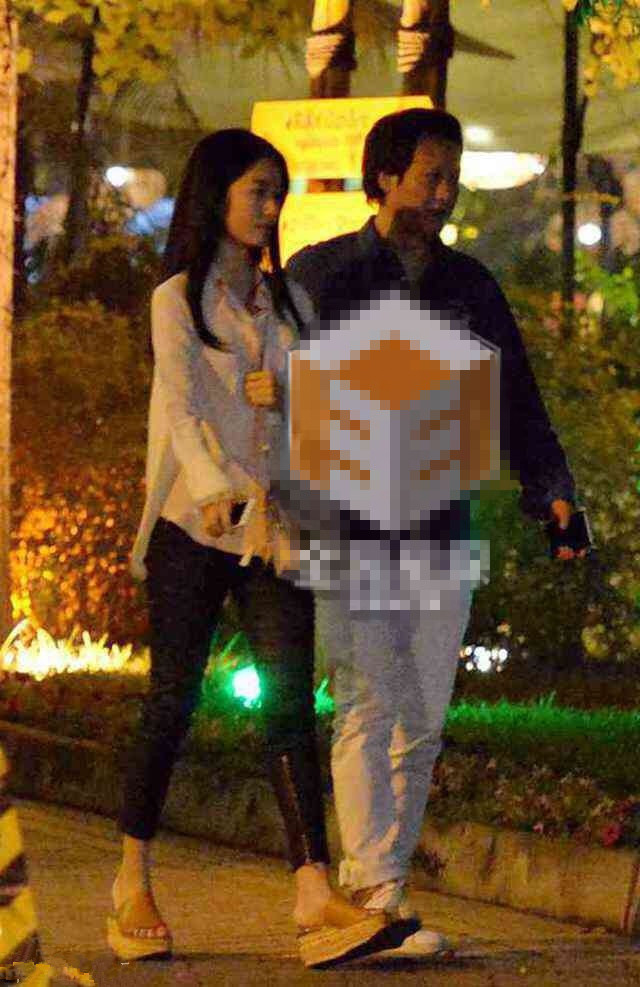 刘亦菲干爹与新宠电梯激吻 女主杨采钰背景不简单