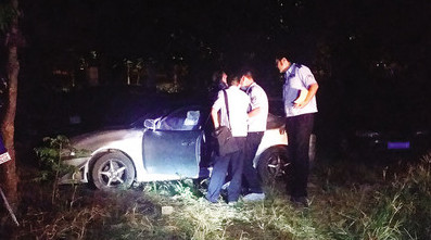 广西10岁男孩死于废车内