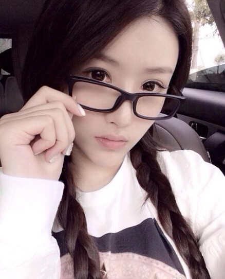 王思聪又绿了雪梨被扒小三 揭国民老公坎坷情路