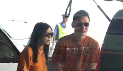 张静初恋情坐实被偷拍 家门口激吻男友正面照曝光