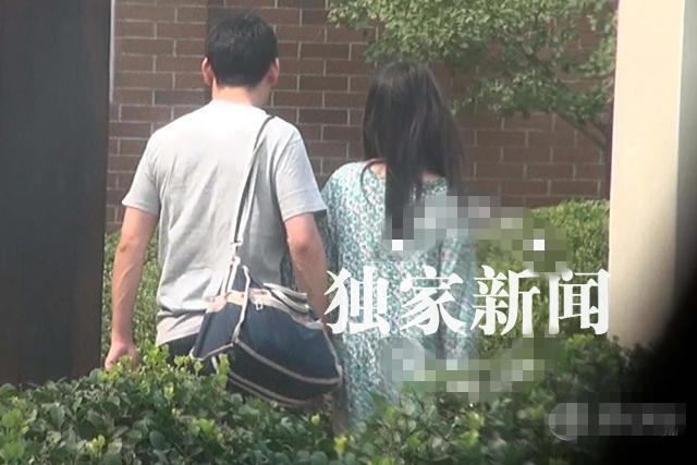 张静初恋情坐实被偷拍 家门口激吻男友正面照曝光