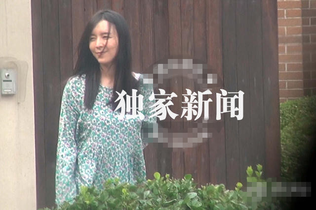 张静初恋情坐实被偷拍 家门口激吻男友正面照曝光