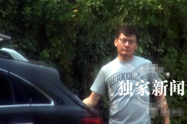 张静初恋情坐实被偷拍 家门口激吻男友正面照曝光