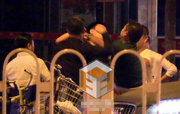 曹云金亲述抡椅子打群架斗殴实情 晒伤口道歉遭吐槽