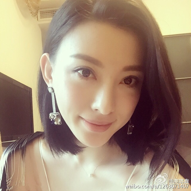 经纪人回应薛之谦离婚称比较晕 前妻美艳私照曝光