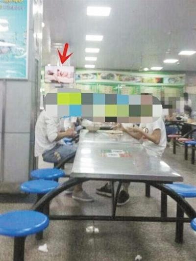 高校社团食堂播放不雅视频