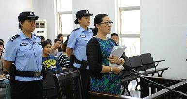 南京虐童案养母获刑6个月