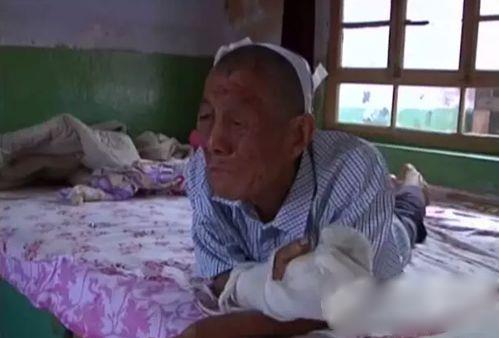 老人遭亲儿打骂19年 要钱不成毒打老父或致全身瘫痪