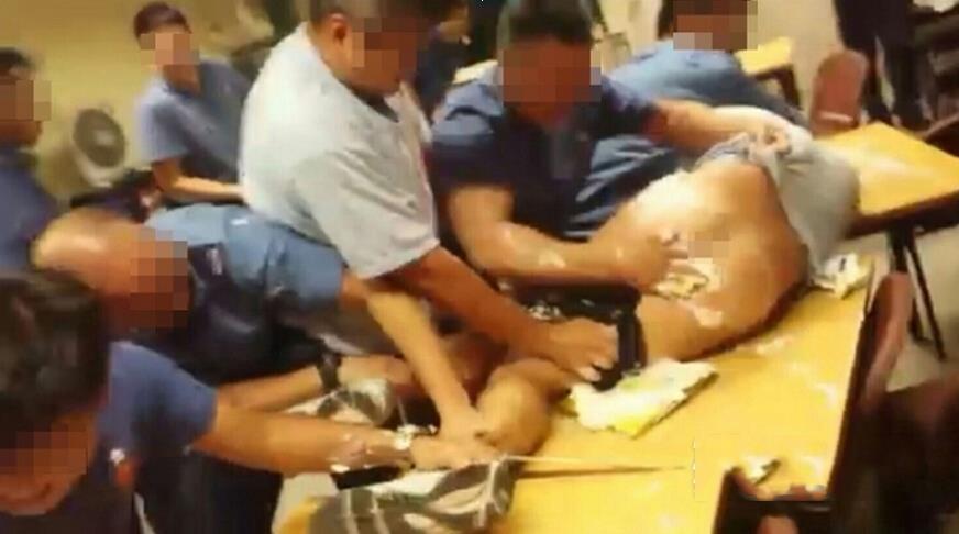 香港8名消防员欺负新人多次玩弄下体 奶油蛋糕塞肛门