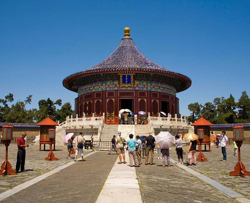 情侣出去旅游要住在一起吗？你的意见是什么？