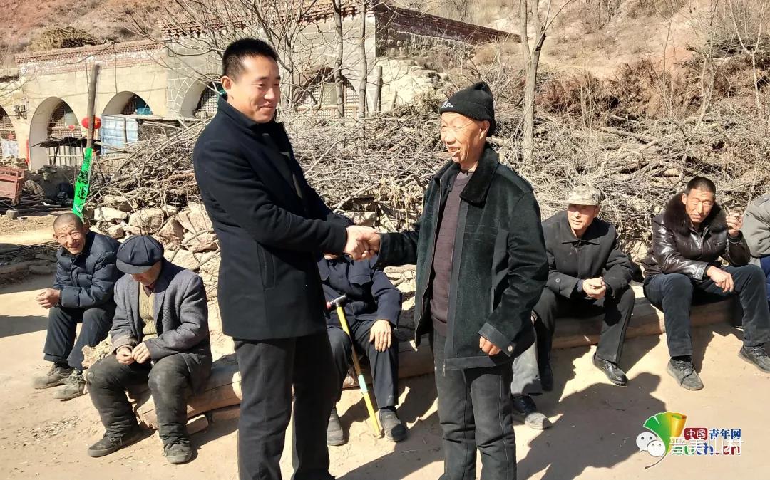 第一书记石坚：被总书记握过的这双手要带领村民脱离贫穷