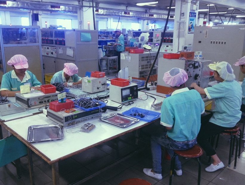 为什么工厂工资低还有很多年轻人去呢？
