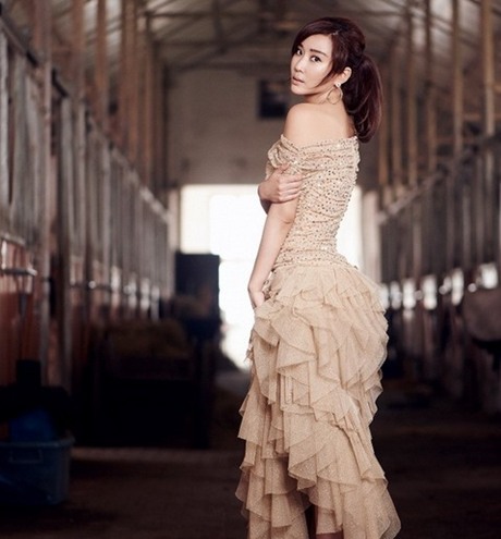 杜若溪曝性感美肌写真 锁骨精致香肩迷人4