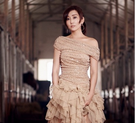 杜若溪曝性感美肌写真 锁骨精致香肩迷人9