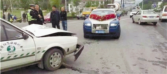 劳斯莱斯撞普桑负全责 网曝《道士下山》董琦主婚车