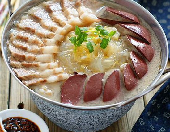 东北杀猪菜 酸菜炖白肉血肠