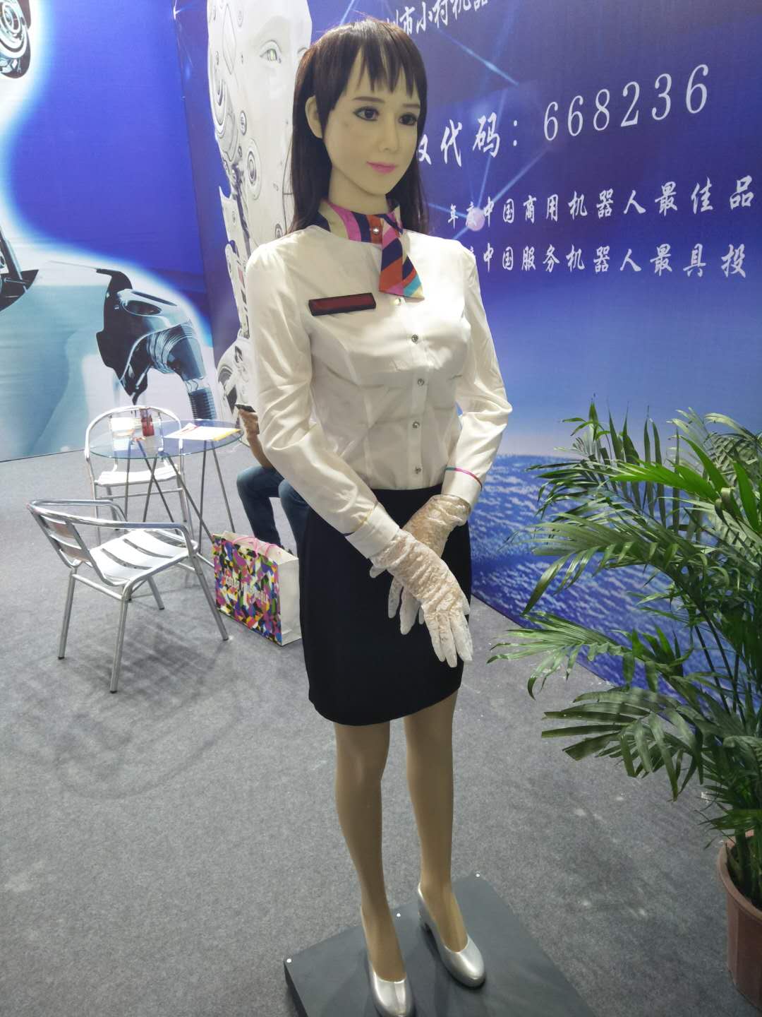 CITE2018黑科技智能服务机器人来了 要不要亲身体验一把