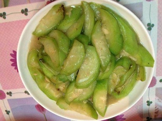 养生专家：入伏最适合吃丝瓜，吃对了排毒通便，吃错了腹泻上火！