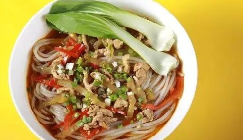 榨菜肉丝面：色香味俱全