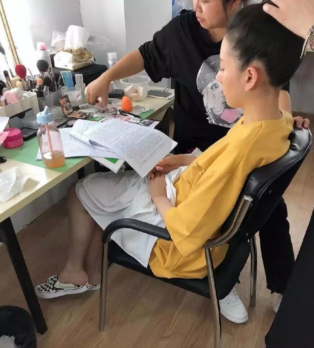宋祖儿晒录取通知书