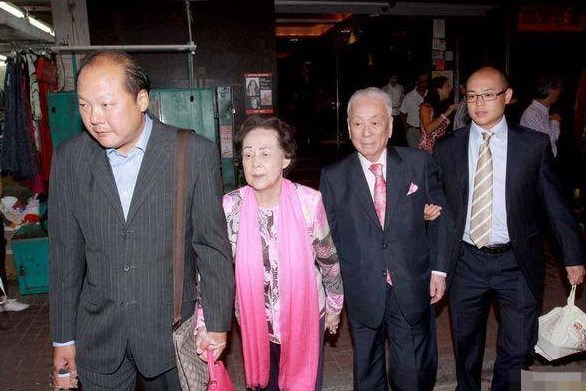 身家千亿41岁才生独子 90岁才当爷爷