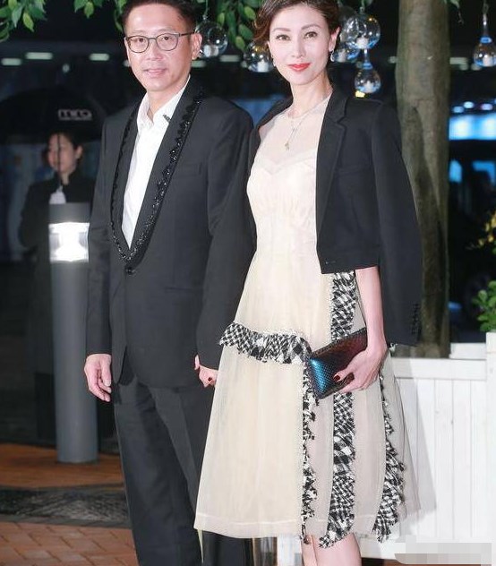 身家千亿41岁才生独子 90岁才当爷爷