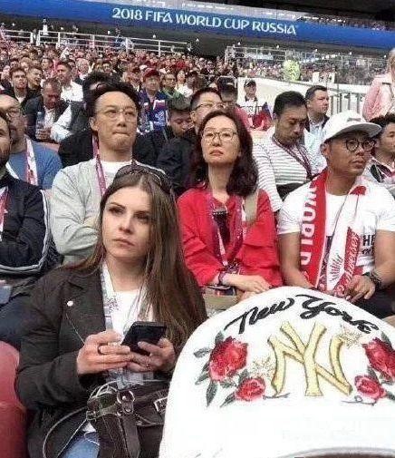 陈奕迅为最佳球员颁奖.以为是粉丝，但责任重大