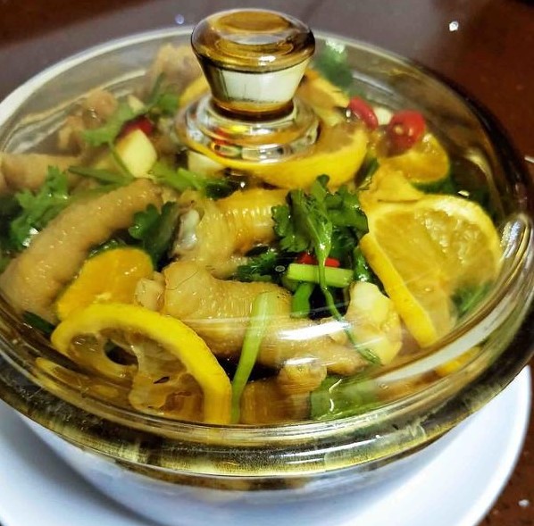 清香爽口鸡爪酸辣十足 啃着超过瘾