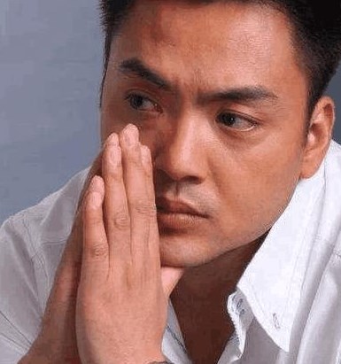 "香妃"去世18年他守墓18年