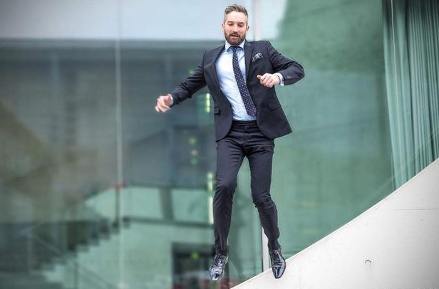 一个叫创业者的人决定去死