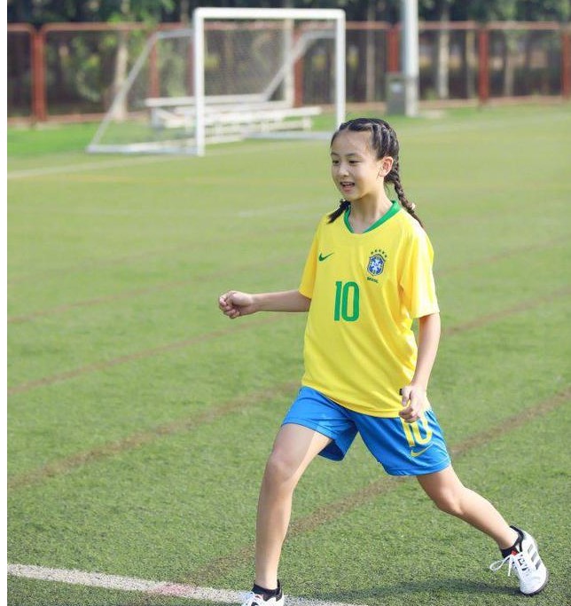 天亮晒照森碟 小亮仔为巴西打Call