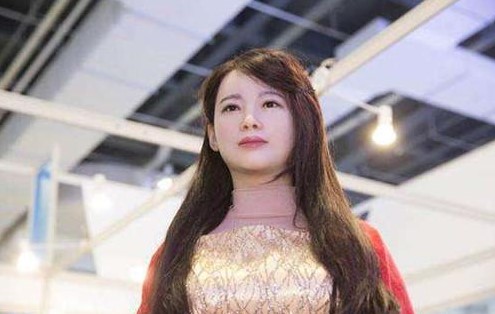 中国第一个美女机器人诞生！