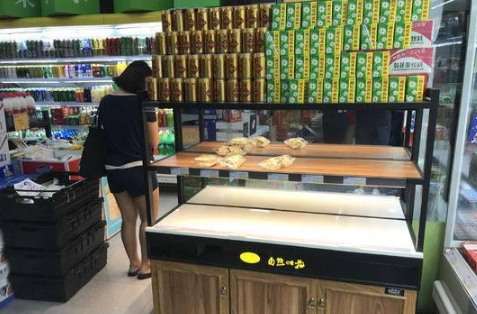 “山竹”将正面袭击广东，熟食面包一抢而空